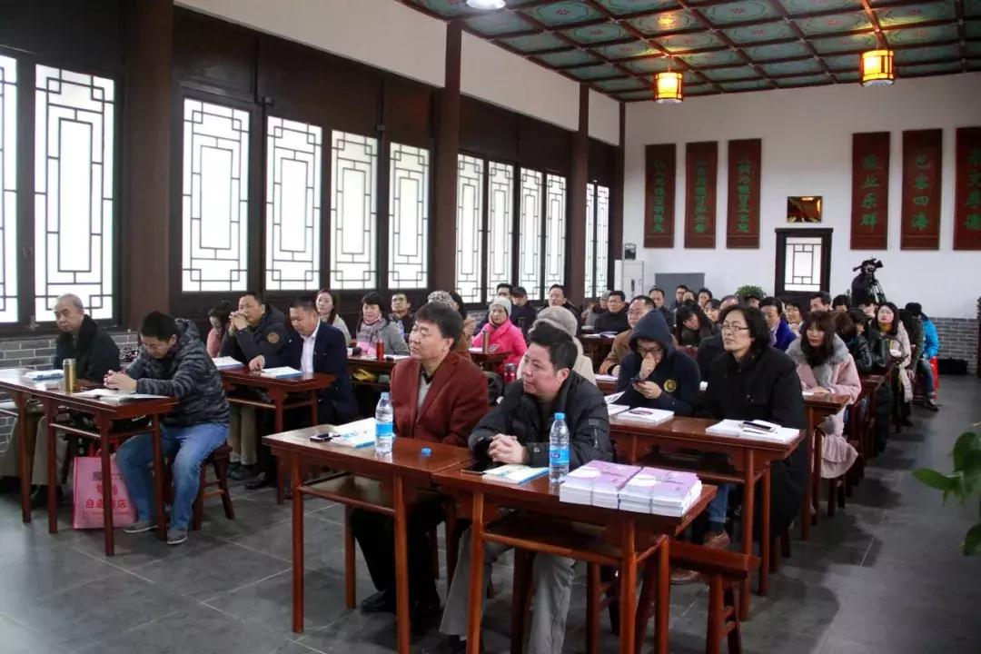 榮格科技集團最新通知，小巷中的隱藏寶藏開啟獨特探索之旅