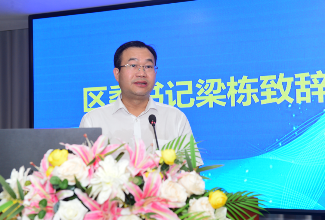 梁棟辭職引發(fā)關(guān)注，開啟自然探索之旅