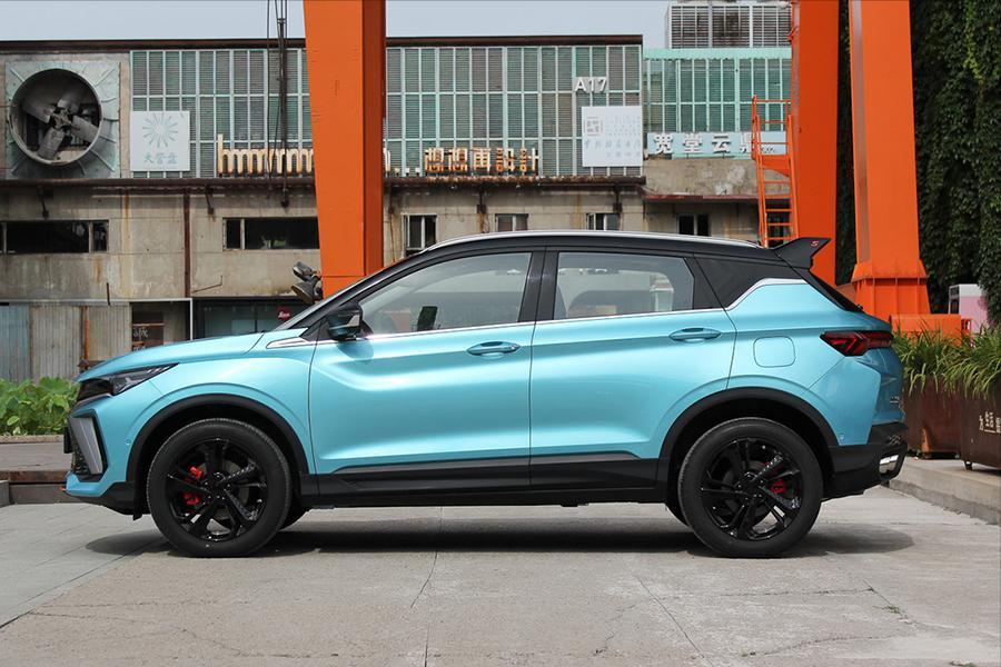 吉利最新款SUV價格概覽，性價比之選，眾車間中的矚目焦點