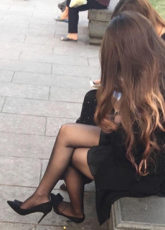 最新街拍挑鞋視頻，踏上自然之旅，探索內(nèi)心寧?kù)o的時(shí)尚鞋履