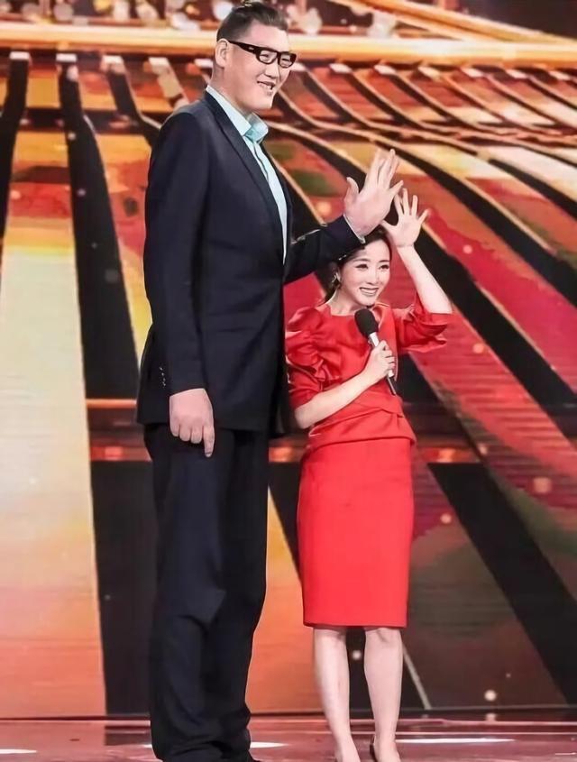 中國身高最高的人與神秘小店的奇遇