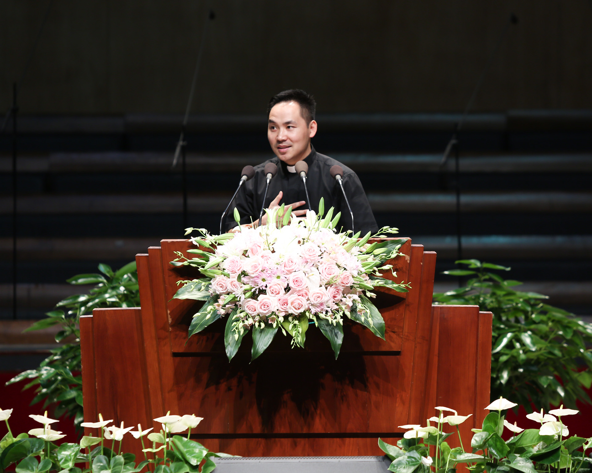 小兵牧師演講全新內容揭秘，小巷中的探索之旅