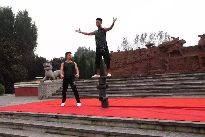 許鄢快速通道最新實(shí)拍，前行之路展現(xiàn)自信與成就