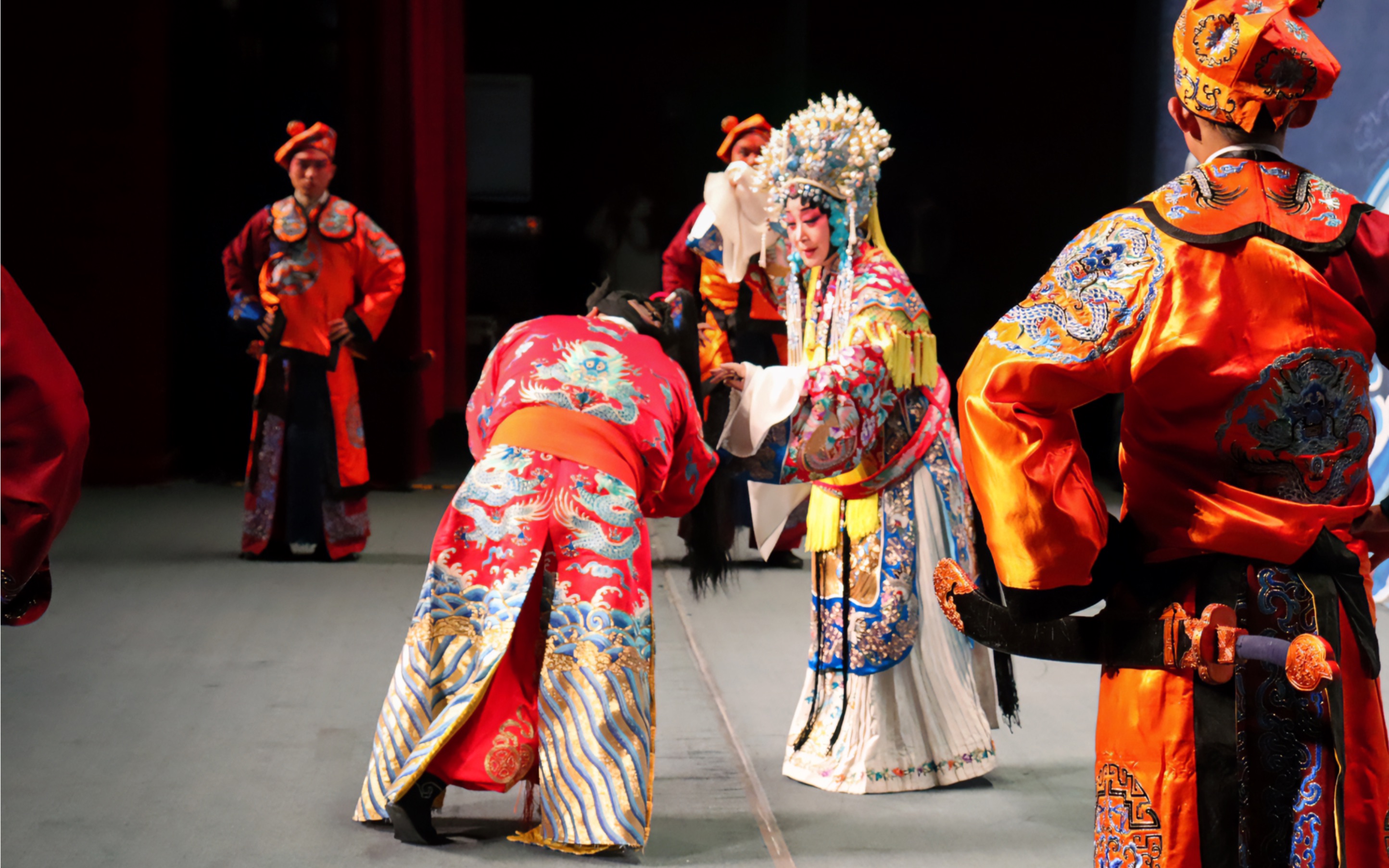 回溯經(jīng)典，奏劇最新背后的時代變遷與重大事件解析