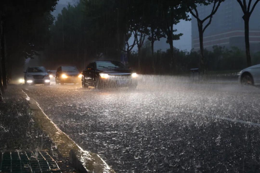應對暴雨天氣的步驟指南，從初學者到進階用戶的全方位指南（最新暴雨應對資訊）